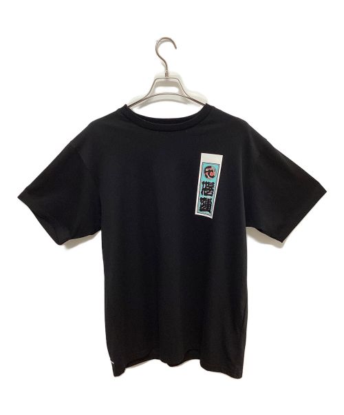 F.C.R.B.（エフシーレアルブリストル）F.C.R.B. (エフシーアールビー) SNEAKERWOLF SNEAKERWOLF SENJAFUDA EMBLEM TEE ブラック サイズ:XLの古着・服飾アイテム