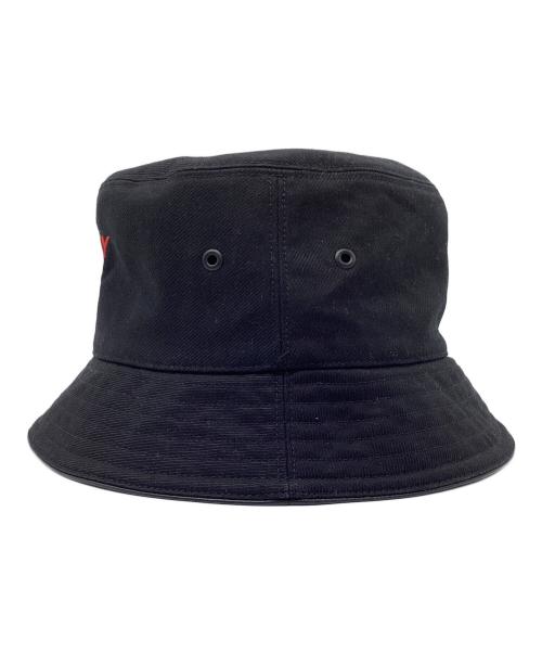 BURBERRY LONDON ENGLAND（バーバリー ロンドン イングランド）BURBERRY LONDON ENGLAND (バーバリー ロンドン イングランド) ホースフェリーモチーフバケットハット ブラック×レッドの古着・服飾アイテム