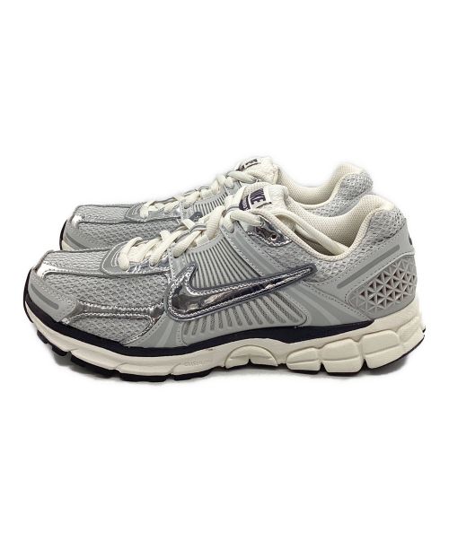 NIKE（ナイキ）NIKE (ナイキ) WMNS ZOOM VOMERO 5 PHOTON DUST/CHROME/GRIDIRON/SAIL サイズ:28.5の古着・服飾アイテム