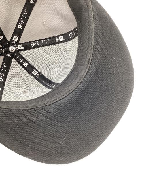 New Era（ニューエラ）New Era (ニューエラ) pokemon (ポケモン) 9FIFTY ピカチュウ 950 POKEMON PIX PIKACHU グレー×ブラック サイズ:MEDIUM/LARGEの古着・服飾アイテム