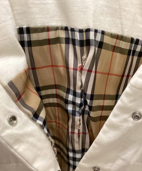 BURBERRY BLUE LABEL（バーバリー ブルー レーベル）BURBERRY BLUE LABEL (バーバリーロンドンブルーレーベル) フード付きベスト ホワイト サイズ:38の古着・服飾アイテム