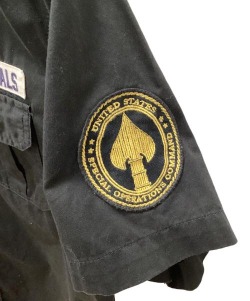 AVIREX（アヴィレックス）AVIREX (アヴィレックス) SS PATCHED MILITARY SHIRT LITTLE CREEK ブラック サイズ:XLの古着・服飾アイテム