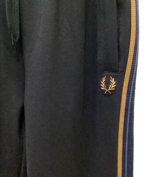 FRED PERRY（フレッドペリー）FRED PERRY (フレッドペリー) トラックパンツ ブラック×ネイビー サイズ:XSの古着・服飾アイテム