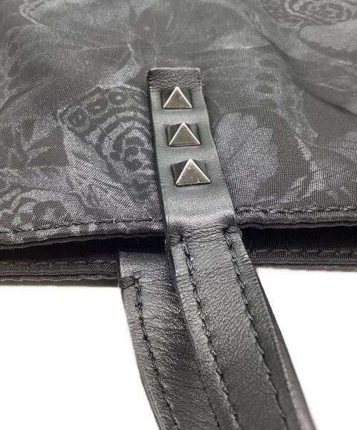 VALENTINO GARAVANI（ヴァレンティノ・ガラヴァーニ）VALENTINO GARAVANI (ヴァレンティノ・ガラヴァーニ) カムバタフライ 2WAYショルダーバッグの古着・服飾アイテム