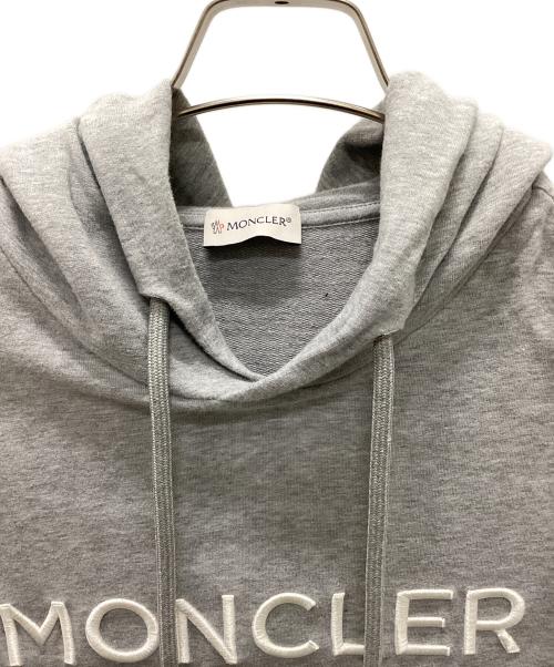 MONCLER（モンクレール）MONCLER (モンクレール) FELPA CON CAPPUCCIO E LOGO RICAMATO PARKA グレー サイズ:XLの古着・服飾アイテム