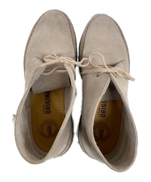 CLARKS ORIGINALS（クラークス オリジナルズ）Clarks Originals (クラークス オリジナルズ) デザートブーツ ベージュ サイズ:9 1/2の古着・服飾アイテム
