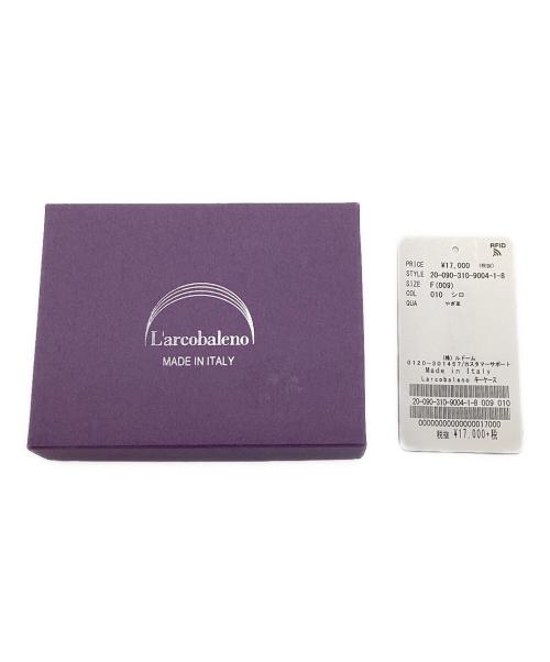 L’ARCOBALENO（ラルコバレーノ）L’ARCOBALENO (ラルコバレーノ) キーケース アイボリー 未使用品の古着・服飾アイテム