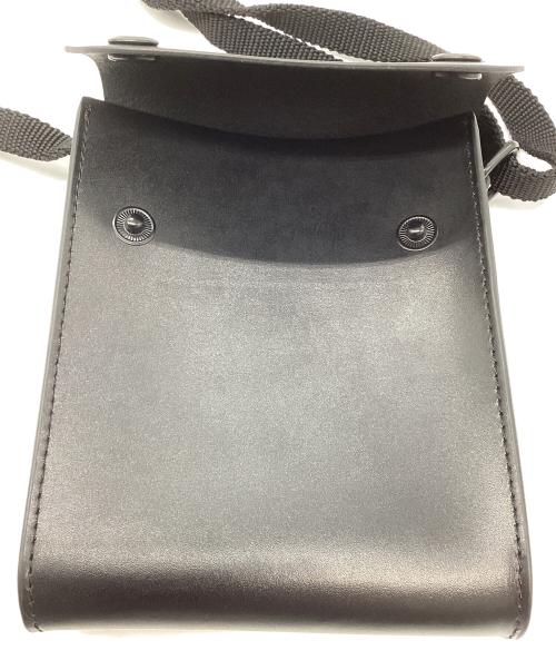 FRED PERRY（フレッドペリー）FRED PERRY (フレッドペリー) レザーサコッシュショルダーバッグ ブラックの古着・服飾アイテム