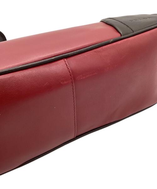 PRADA（プラダ）PRADA (プラダ) ロゴ レザーワンショルダーバッグ レッド×ブラウンの古着・服飾アイテム
