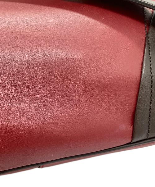 PRADA（プラダ）PRADA (プラダ) ロゴ レザーワンショルダーバッグ レッド×ブラウンの古着・服飾アイテム
