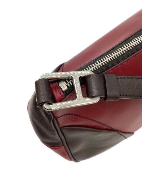 PRADA（プラダ）PRADA (プラダ) ロゴ レザーワンショルダーバッグ レッド×ブラウンの古着・服飾アイテム