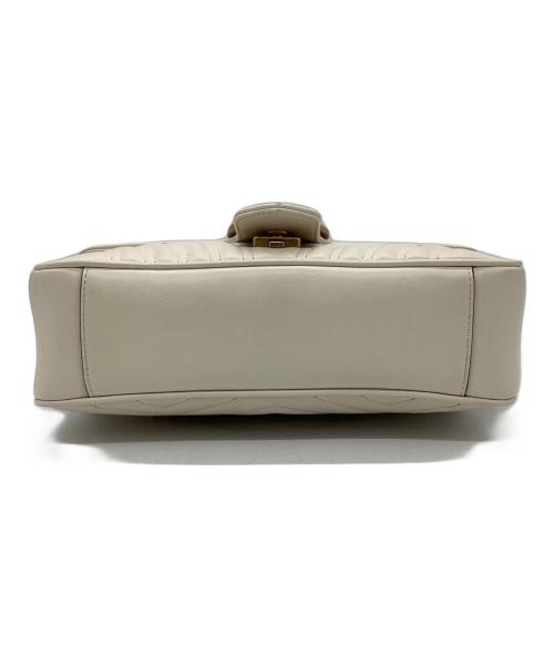 GUCCI（グッチ）GUCCI (グッチ) GGマーモント レザー チェーンショルダー アイボリーの古着・服飾アイテム