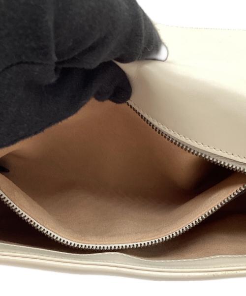 GUCCI（グッチ）GUCCI (グッチ) GGマーモント レザー チェーンショルダー アイボリーの古着・服飾アイテム