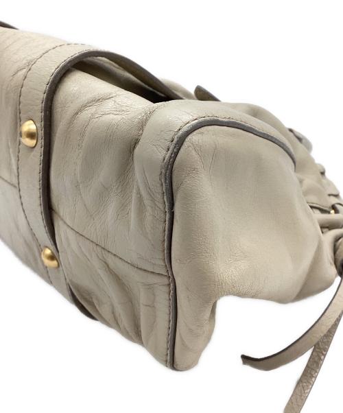 MIU MIU（ミュウミュウ）MIU MIU (ミュウミュウ) ヴィッテロリュックス アイボリーの古着・服飾アイテム