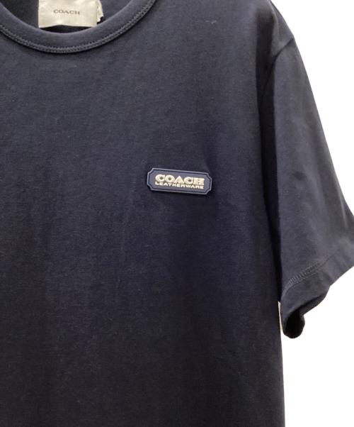 COACH（コーチ）COACH (コーチ) エッセンシャル Tシャツ オーガニック コットン ネイビー サイズ:Sの古着・服飾アイテム