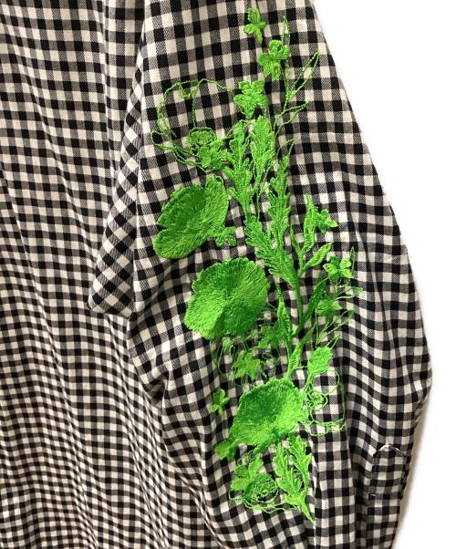 jieda（ジエダ）jieda (ジエダ) フラワーエンブロダイリーシャツ グリーン×ホワイト×ブラック サイズ:2の古着・服飾アイテム