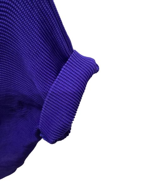 me ISSEY MIYAKE（ミーイッセイ ミヤケ）me ISSEY MIYAKE (ミーイッセイ ミヤケ) ワッフルプリーツハイネックショートスリーブシャツ ブルー サイズ:記載なしの古着・服飾アイテム
