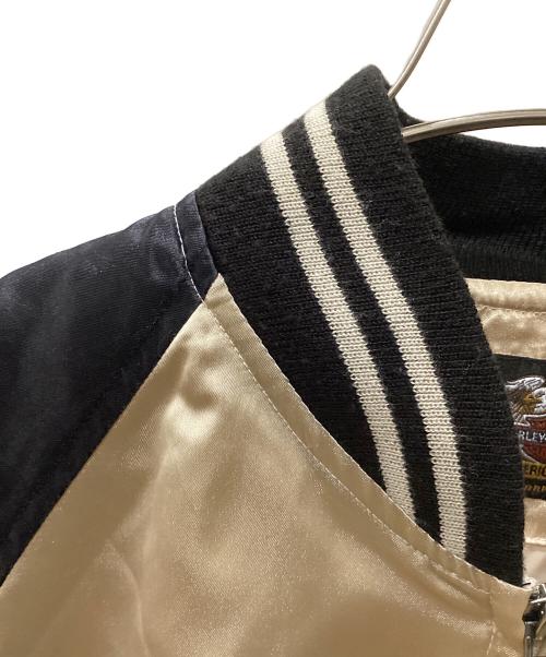 HARLEY-DAVIDSON（ハーレーダビッドソン）HARLEY-DAVIDSON (ハーレーダビッドソン) バック刺繍スカジャン ベージュ×ブラック サイズ:Mの古着・服飾アイテム