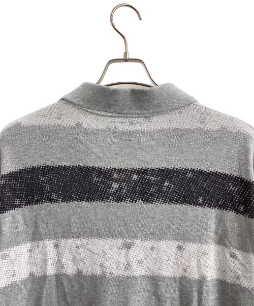 stussy（ステューシー）stussy (ステューシー) ポロシャツ　ペイントボーダー鹿の子ポロシャツ グレー サイズ:Lの古着・服飾アイテム