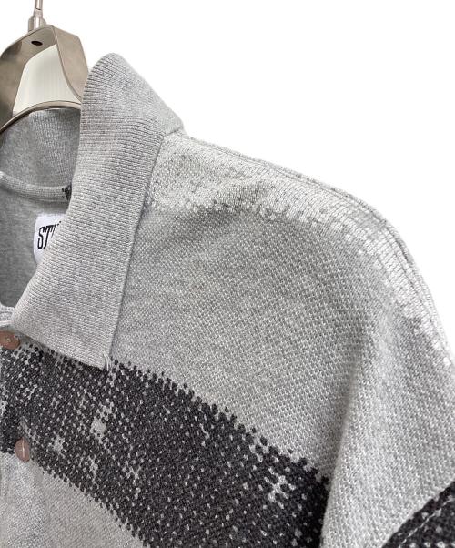 stussy（ステューシー）stussy (ステューシー) ポロシャツ　ペイントボーダー鹿の子ポロシャツ グレー サイズ:Lの古着・服飾アイテム