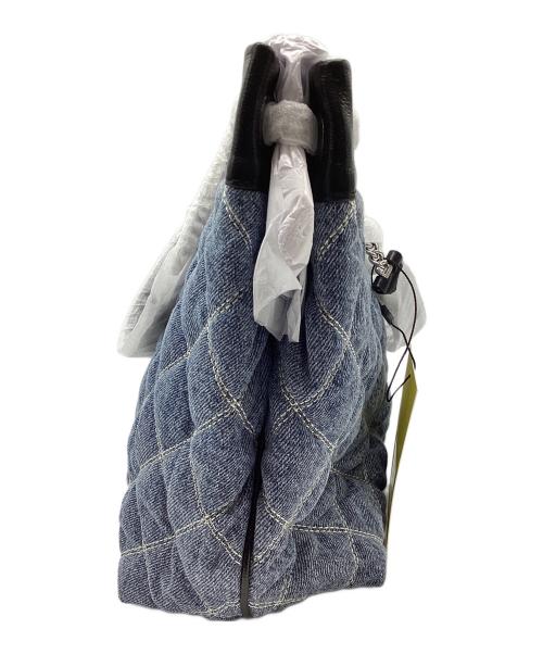 MARC JACOBS（マークジェイコブズ）MARC JACOBS (マークジェイコブス) THE QUILTED DENIM LARGE CHAIN SACK BAG LIGHT WASH INDIGO 未使用品の古着・服飾アイテム