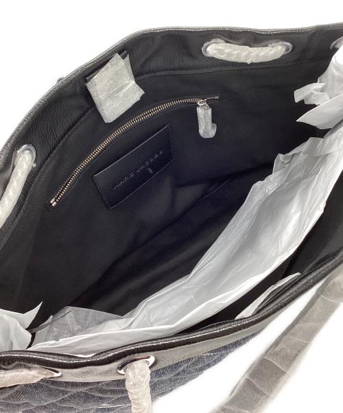 MARC JACOBS（マークジェイコブズ）MARC JACOBS (マークジェイコブス) THE QUILTED DENIM LARGE CHAIN SACK BAG LIGHT WASH INDIGO 未使用品の古着・服飾アイテム