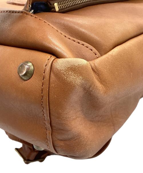 sot（ソット）sot (ソット) LUKEレザーファスナーバッグパック キャメルの古着・服飾アイテム