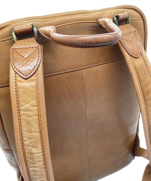 sot（ソット）sot (ソット) LUKEレザーファスナーバッグパック キャメルの古着・服飾アイテム