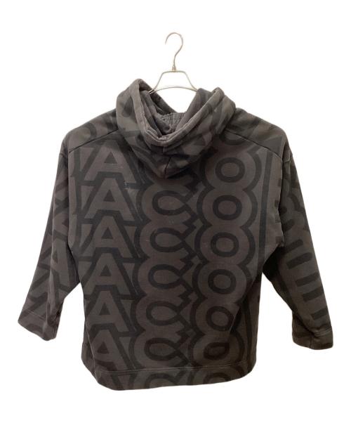 MARC JACOBS（マークジェイコブズ）MARC JACOBS (マークジェイコブス) MONOGRAM OVERSIZED HOODIE グレー サイズ:XSの古着・服飾アイテム