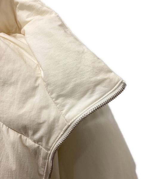 ATTACHMENT（アタッチメント）ATTACHMENT (アタッチメント) NY TAFFETA COLLARLESS DOWN VEST アイボリー サイズ:3の古着・服飾アイテム