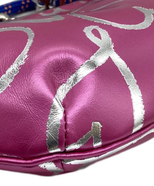 Vivienne Westwood（ヴィヴィアンウエストウッド）Vivienne Westwood (ヴィヴィアンウエストウッド) SCRIBBLE HEARTS がま口ショルダーバッグ ショッキングピンクの古着・服飾アイテム