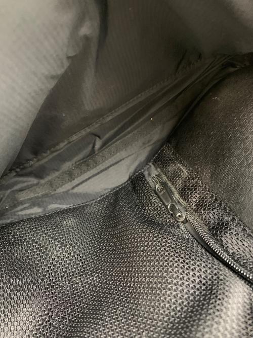 THE NORTH FACE（ザ ノース フェイス）THE NORTH FACE (ザ ノース フェイス) SHUTTLE DAYPACK SLIM ブラックの古着・服飾アイテム