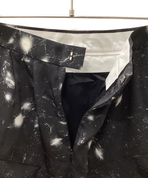 ENFOLD（エンフォルド）ENFOLD (エンフォルド) プリントロングスカート ブラック×ホワイト サイズ:38の古着・服飾アイテム