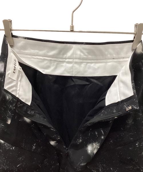 ENFOLD（エンフォルド）ENFOLD (エンフォルド) プリントロングスカート ブラック×ホワイト サイズ:38の古着・服飾アイテム