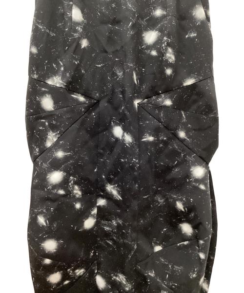 ENFOLD（エンフォルド）ENFOLD (エンフォルド) プリントロングスカート ブラック×ホワイト サイズ:38の古着・服飾アイテム