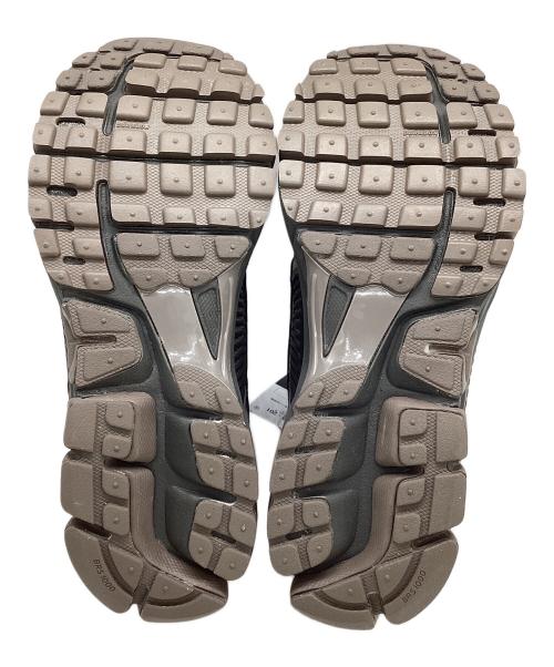 NIKE（ナイキ）NIKE (ナイキ) ZOOM VOMERO 5 ”CAVE STONE” CAVE STONE/METALLIC  サイズ:27 未使用品の古着・服飾アイテム
