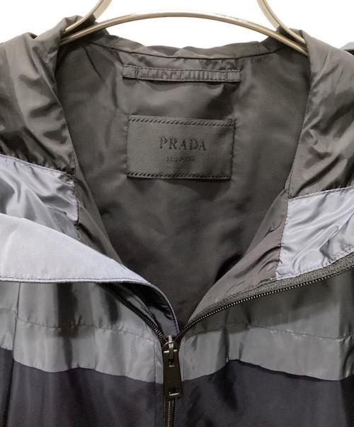 PRADA（プラダ）PRADA (プラダ) プレートナイロンジャケット グレー×ブラック サイズ:46の古着・服飾アイテム