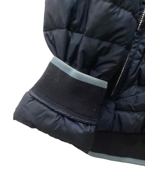 PRADA（プラダ）PRADA (プラダ) トライアングルプレートダウンジャケット ネイビー サイズ:44の古着・服飾アイテム