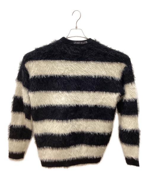 glamb（グラム）glamb (グラム) ファジーボーダーカーディガン ホワイト×ブラック サイズ:MEDIUM 未使用品の古着・服飾アイテム