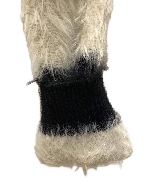 glamb（グラム）glamb (グラム) ファジーボーダーカーディガン ホワイト×ブラック サイズ:MEDIUM 未使用品の古着・服飾アイテム