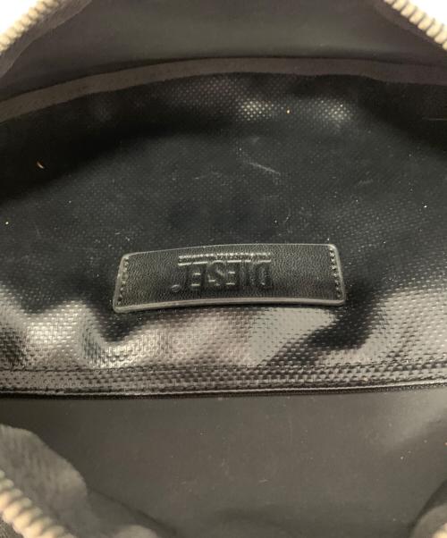 DIESEL（ディーゼル）DIESEL (ディーゼル) ボディーバッグ ブラック×レッドの古着・服飾アイテム