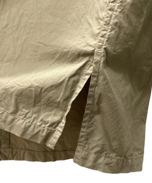 STILL BY HAND（スティルバイハンド）STILL BY HAND (スティルバイハンド) ボタンレススキッパーシャツ ベージュ サイズ:50の古着・服飾アイテム