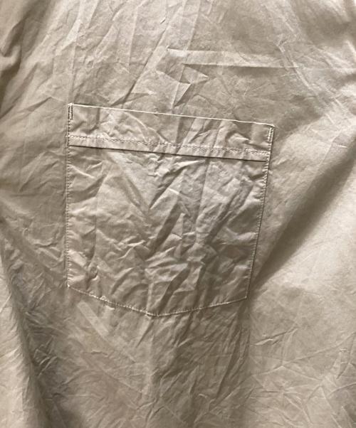 STILL BY HAND（スティルバイハンド）STILL BY HAND (スティルバイハンド) ボタンレススキッパーシャツ ベージュ サイズ:50の古着・服飾アイテム