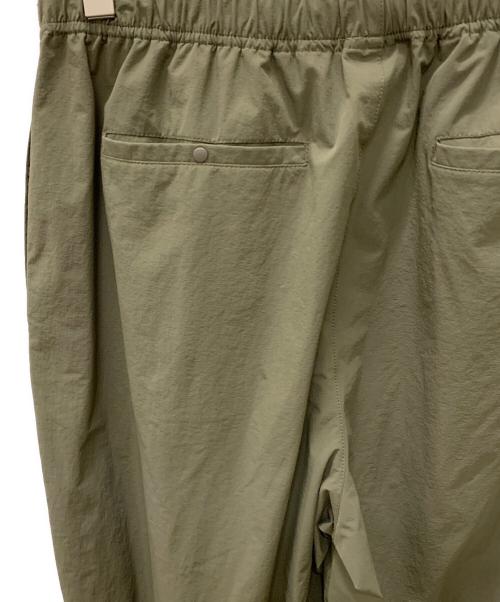AXESOUIN（アクシーズ・クイン）AXESOUIN (アクシーズ・クイン) テックアスレチックイージーパンツ グリーン サイズ:Lの古着・服飾アイテム