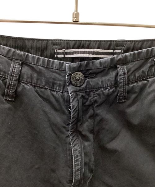 STONE ISLAND（ストーンアイランド）STONE ISLAND (ストーンアイランド) BRUSHED COTTON CANVAS OLD EFFECT CARGO PANTS ブラック サイズ:76㎝　Ｗ30の古着・服飾アイテム