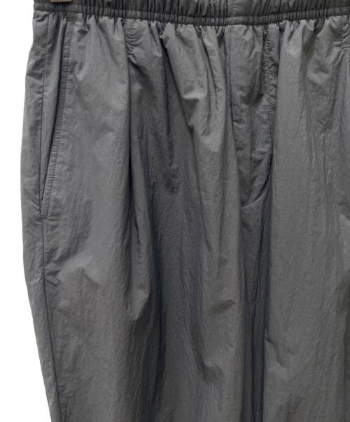 UNITED ARROWS（ユナイテッドアローズ）UNITED ARROWS (ユナイテッドアローズ) ダントツ撥水 ナイロン イージーパンツ グレー サイズ:Sの古着・服飾アイテム
