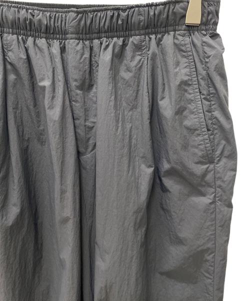 UNITED ARROWS（ユナイテッドアローズ）UNITED ARROWS (ユナイテッドアローズ) ダントツ撥水 ナイロン イージーパンツ グレー サイズ:Sの古着・服飾アイテム
