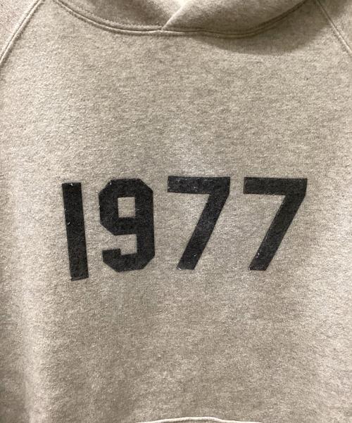 FOG ESSENTIALS（フィアオブゴッド エッセンシャル）FOG ESSENTIALS (フィアオブゴッド エッセンシャル) 1977パーカー グレー サイズ:Mの古着・服飾アイテム