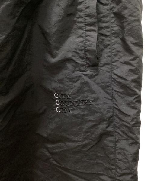 city country city（シティーカントリーシティー）city country city (シティーカントリーシティー) SWITCHING NYLON PADDED PANTS ブラック サイズ:Lの古着・服飾アイテム