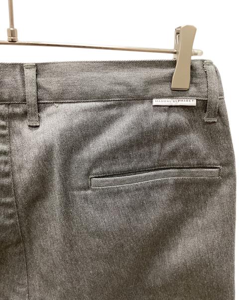 MANUL ALPHABET（マニュアル アルファベット）MANUL ALPHABET (マニュアル アルファベット) TWILL WIDE TROUSERS グレー サイズ:Lの古着・服飾アイテム